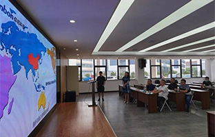 集萃（昆山）工业升级增进中心携电子科技大学专家赴888集团电子游戏光电开展产学研对接